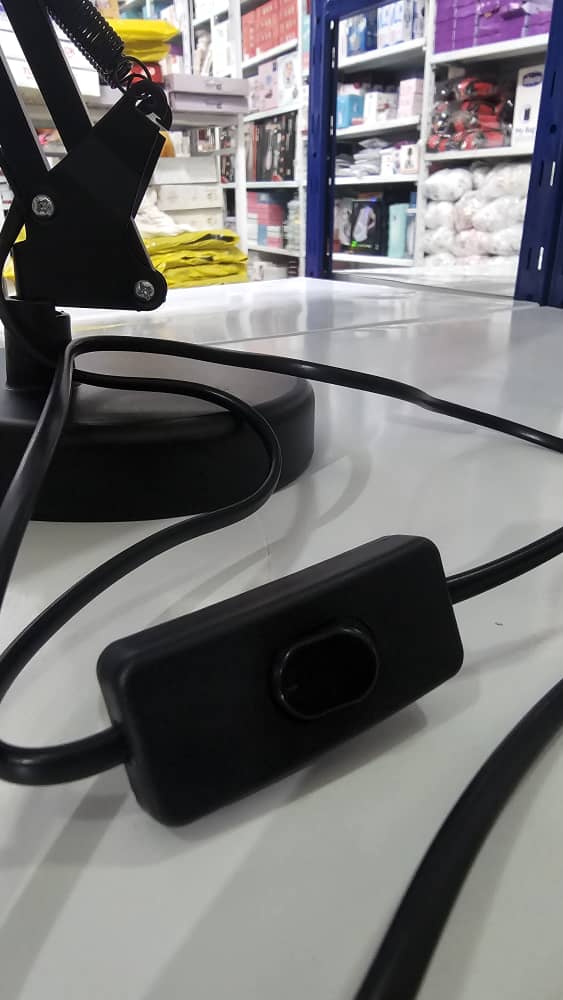  مصباح طاولة LED ريترو معدني قابل للتعديل - أسود - ضوء مركز وين ما حبيت و قاعدة ثابتة ما تزعزعش