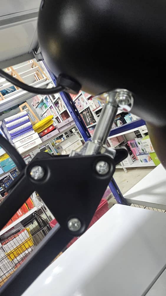  مصباح طاولة LED ريترو معدني قابل للتعديل - أسود - ضوء مركز وين ما حبيت و قاعدة ثابتة ما تزعزعش