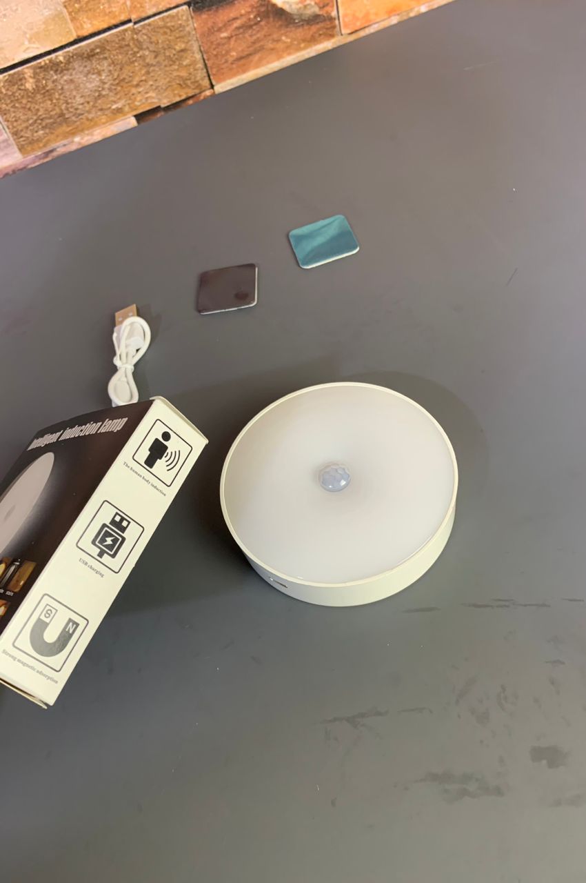 ‫مصباح ليلي LED لاسلكي بمستشعر حركة - نطاق كشف واسع - إطفاء تلقائي - USB - سهل التركيب بالمغناطيس - موفر للطاقة - قابل للشحن - إضاءة بيضاء دافئة/باردة ‬
